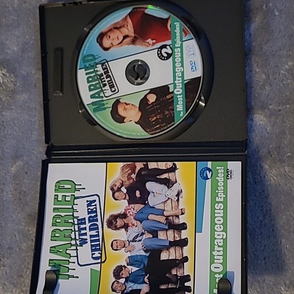 Married with Children, The Most Outrageous Episodes DVD. Volume 1 & 2. - Picture 7 of 7